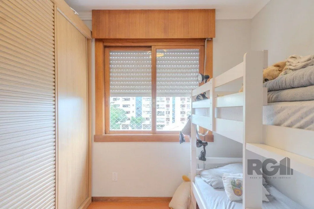 Imagem Ótimo apartamento, reformado , dois dormitórios e uma suíte, vaga escriturada.
