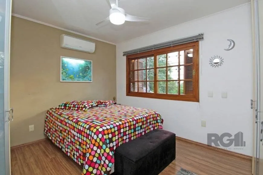 Imagem Casa 245m² - 3 dormitórios, 4 vagas no bairro Cavalhada