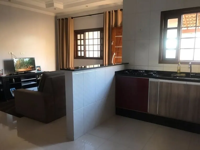 Imagem Casa à venda 2 Quartos, 1 Suite, 5 Vagas, 200M², Loteamento Residencial e Comercial Araguaia, Pindamonhangaba - SP
