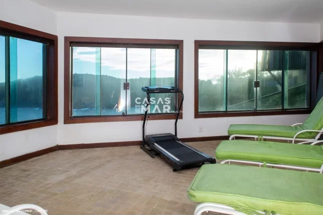 Imagem Luxuosa mansão à beira-mar em Armação dos Búzios-RJ: 10 quartos, 10 suítes, 3 salas, 11 banheiros, 8 vagas de garagem, 1.100m² de área.