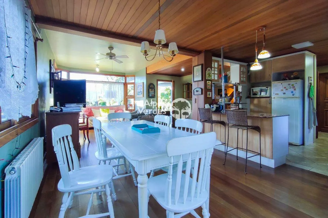 Imagem Vende-se Casa no Quinta da Serra, com 04 dormitórios