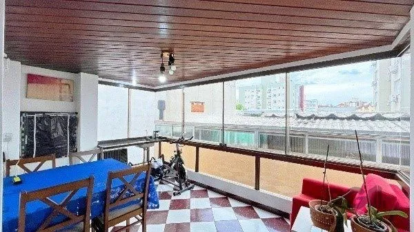 Imagem Apartamento com 3 Dormitórios, Suíte e Sacada e 1 vaga - 115m² - Petrópolis