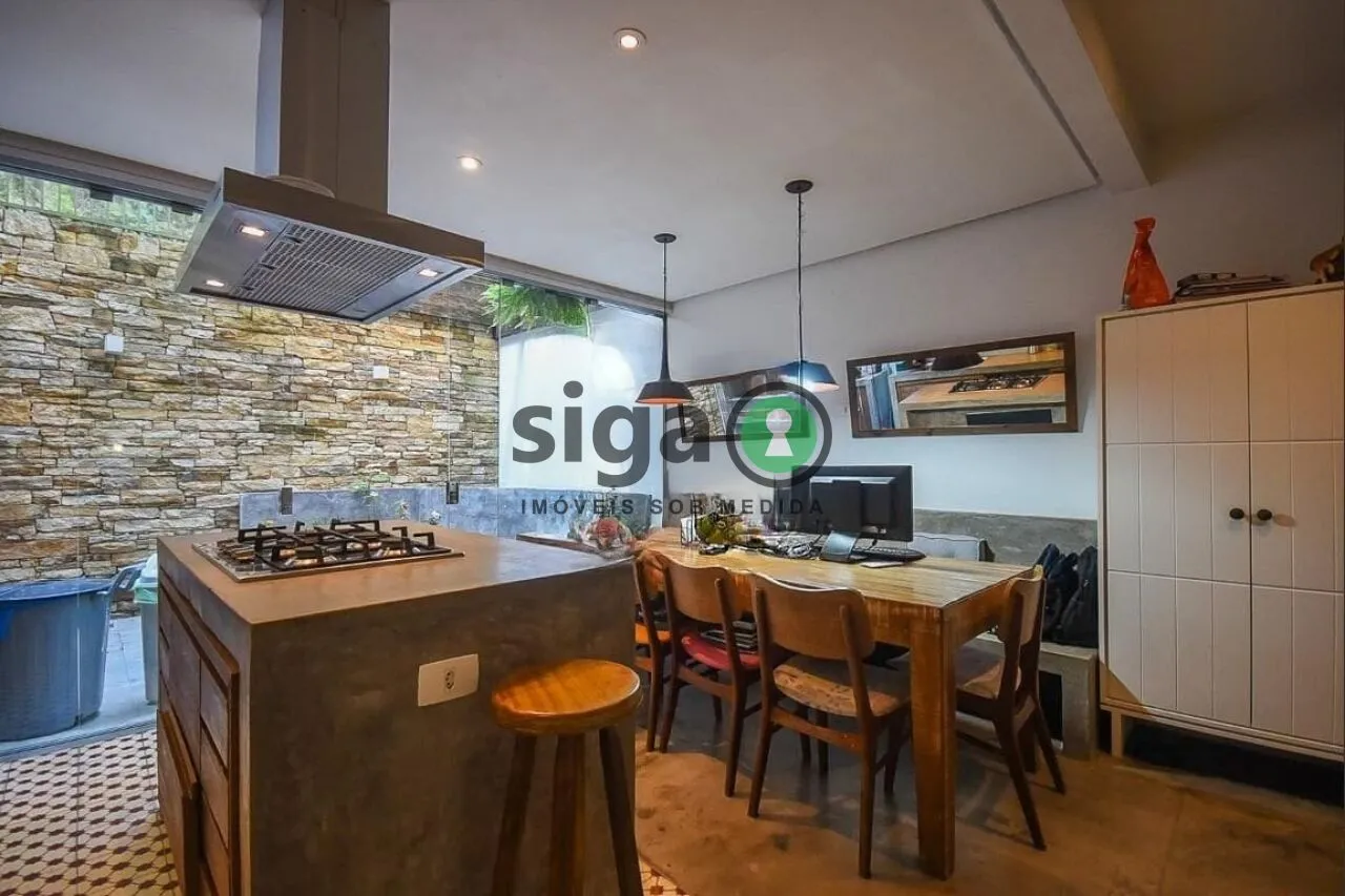 Imagem Casa em Condomínio - 180m² - 4 Dormitórios sendo 3 suítes e 2 Vags