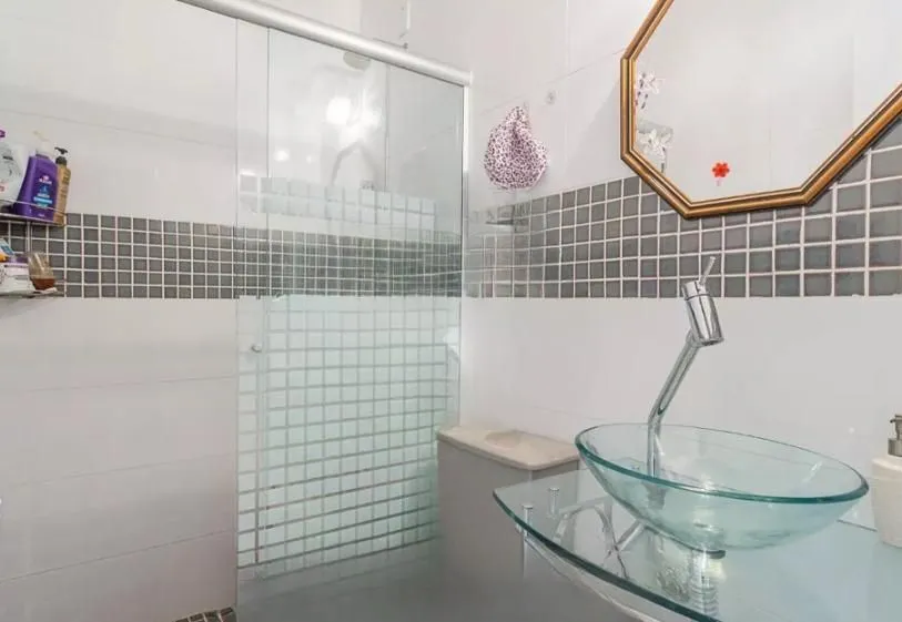 Imagem Linda casa com 3 dormitórios, sendo 1 Suíte, Sala Ampla no Condomínio de Ótima Localização