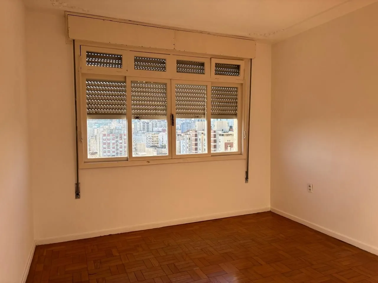 Imagem AMPLO APARTAMENTO DE 3 DORMITÓRIOS NA CIDADE BAIXA