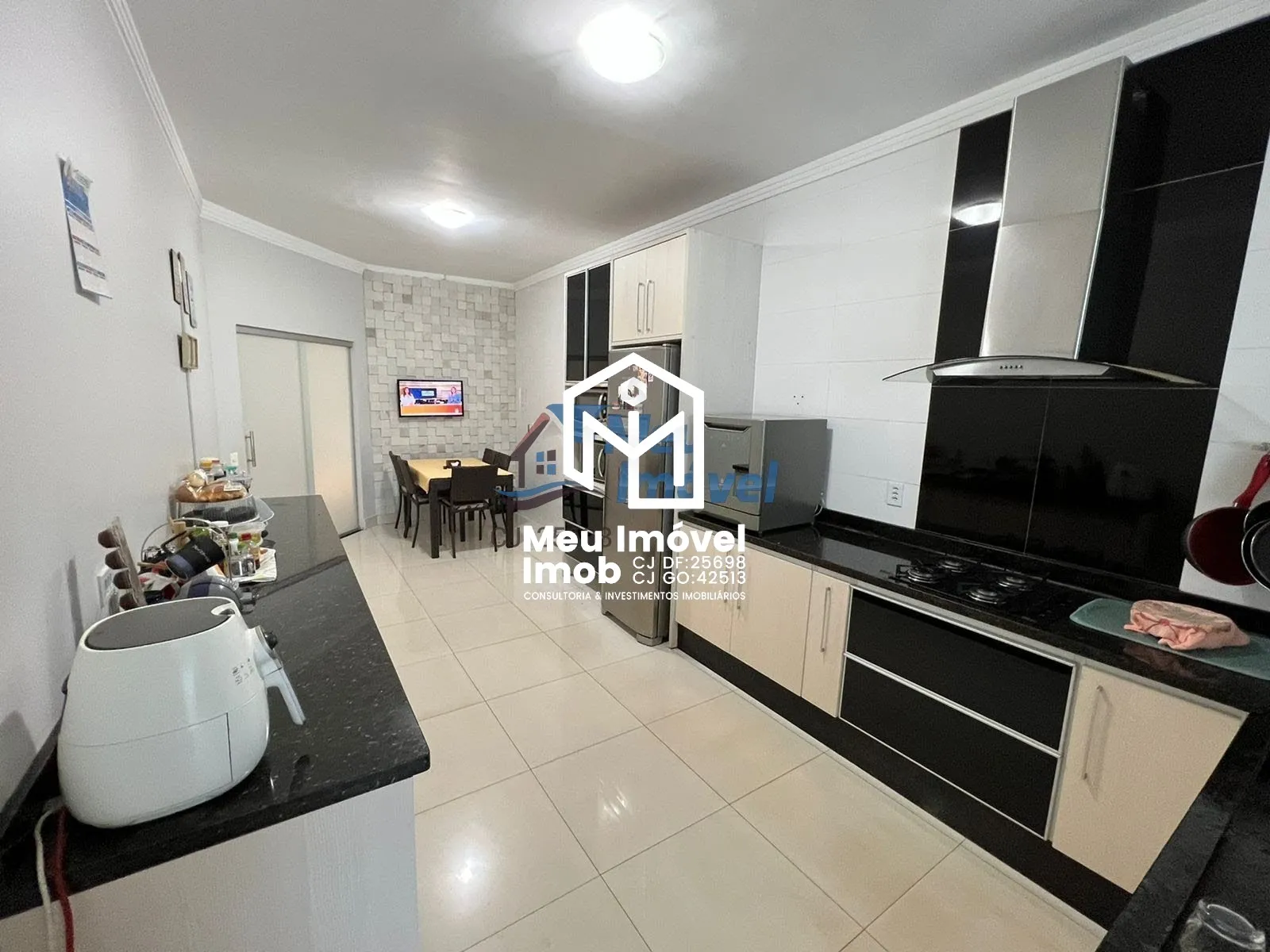 Imagem Casa 4 Quartos 3 Suítes 2 Vagas 400m²