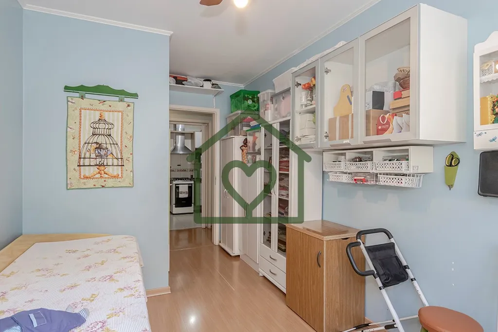 Imagem Descubra a oportunidade perfeita para investir no seu novo lar em Porto Alegre! Este aconchegante ap...