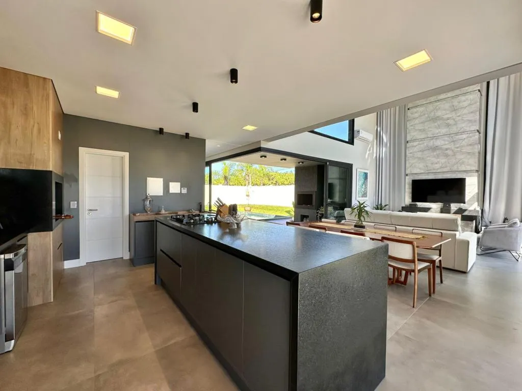 Imagem Casa em Condominio 4 Dormitórios - Bairro Capão Novo