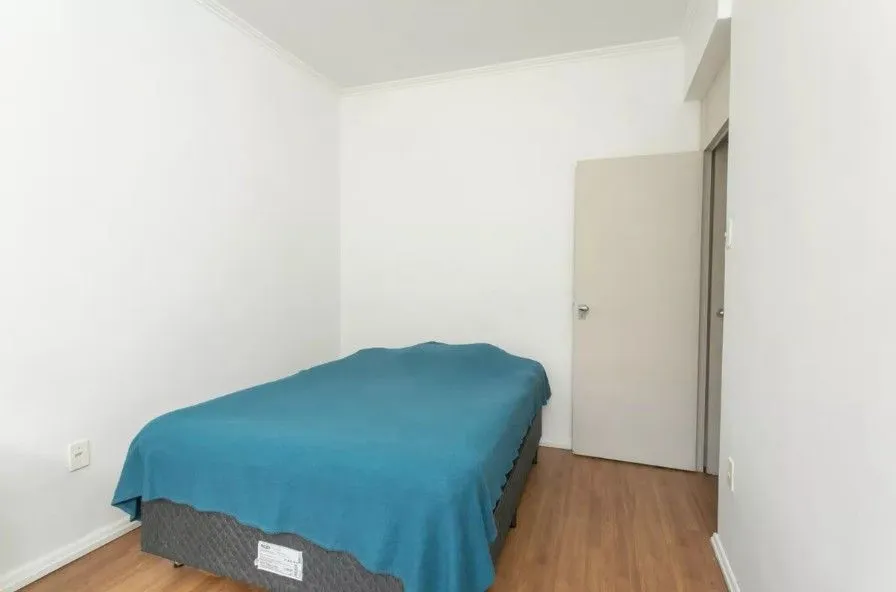 Imagem Amplo apartamento no Bairro Petrópolis com 2 vagas de garagem
