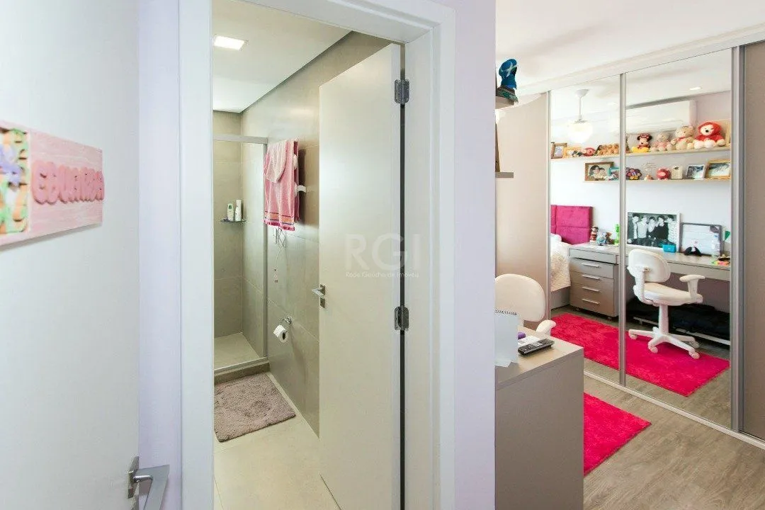 Imagem Cobertura para Venda - 230.43m², 3 dormitórios, sendo 3 suites, 2 vagas - Menino Deus
