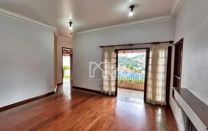 Imagem Casa com 4 dormitórios à venda, 450 m² por R$ 2.400.000,00 - Pinheirinho - Itajubá/MG