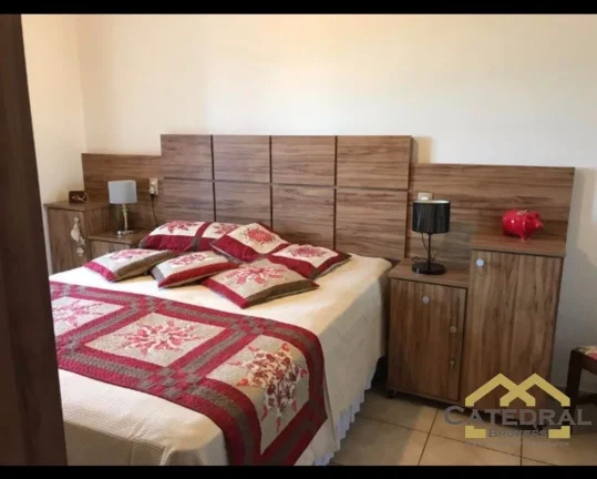 Imagem Casa com três dormitórios e amplo quintal em bairro tranquilo em Jundiaí