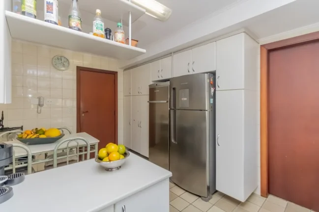 Imagem Apartamento Perdizes - 170M², 4 Dorms, 2 Suítes, 3 Salas, 3 Vagas Demarcadas, Face Norte, Varanda, Armários, Depósito, Hidromassagem, Piscina.
