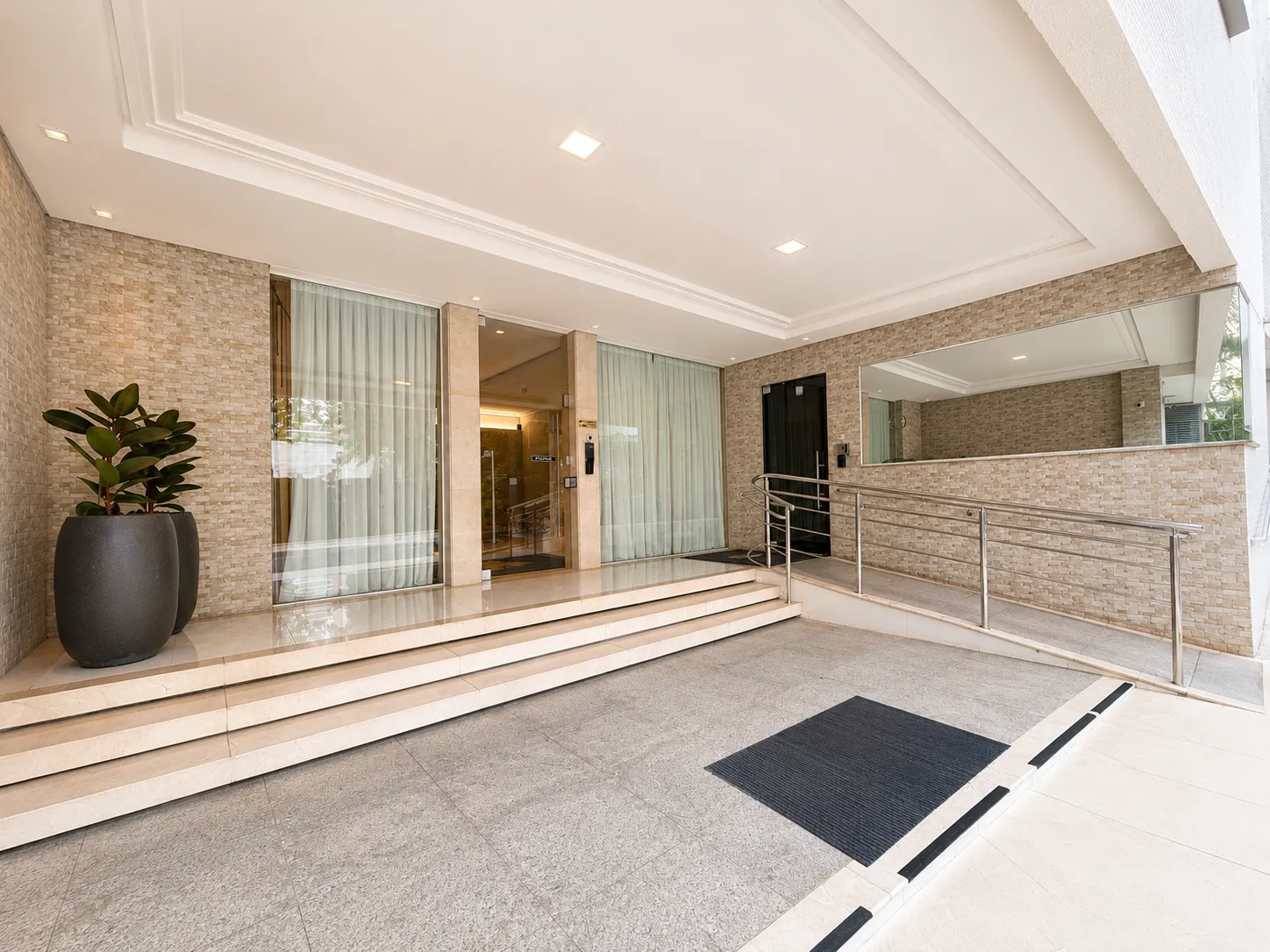 Imagem Apartamento com vista para o mar à venda com 139m2 por R$ 2.600.000,00