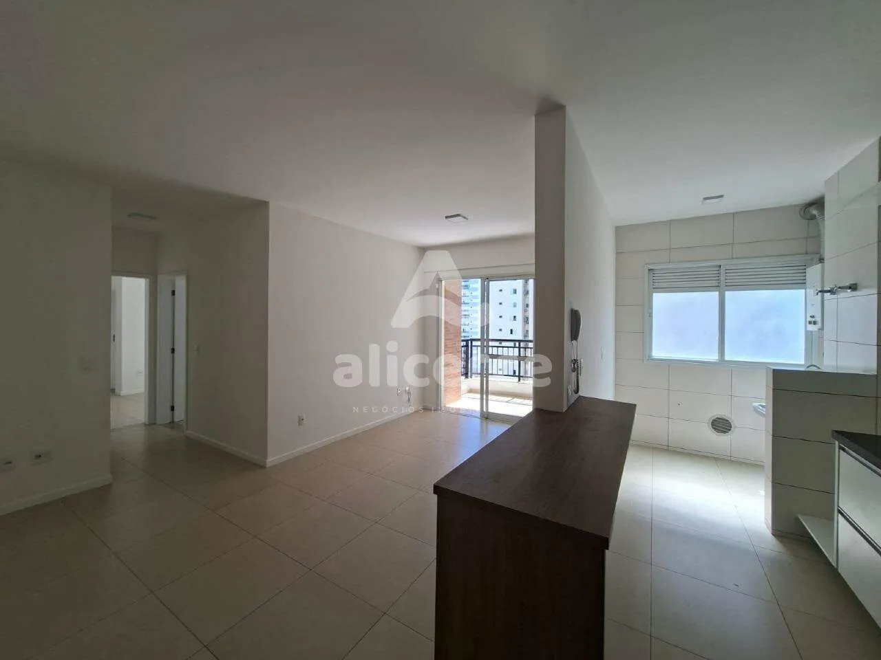Imagem Apartamento à venda com 02 dormitórios sendo 01 suíte com 74 m² no bairro Kobrasol - São José - SC.