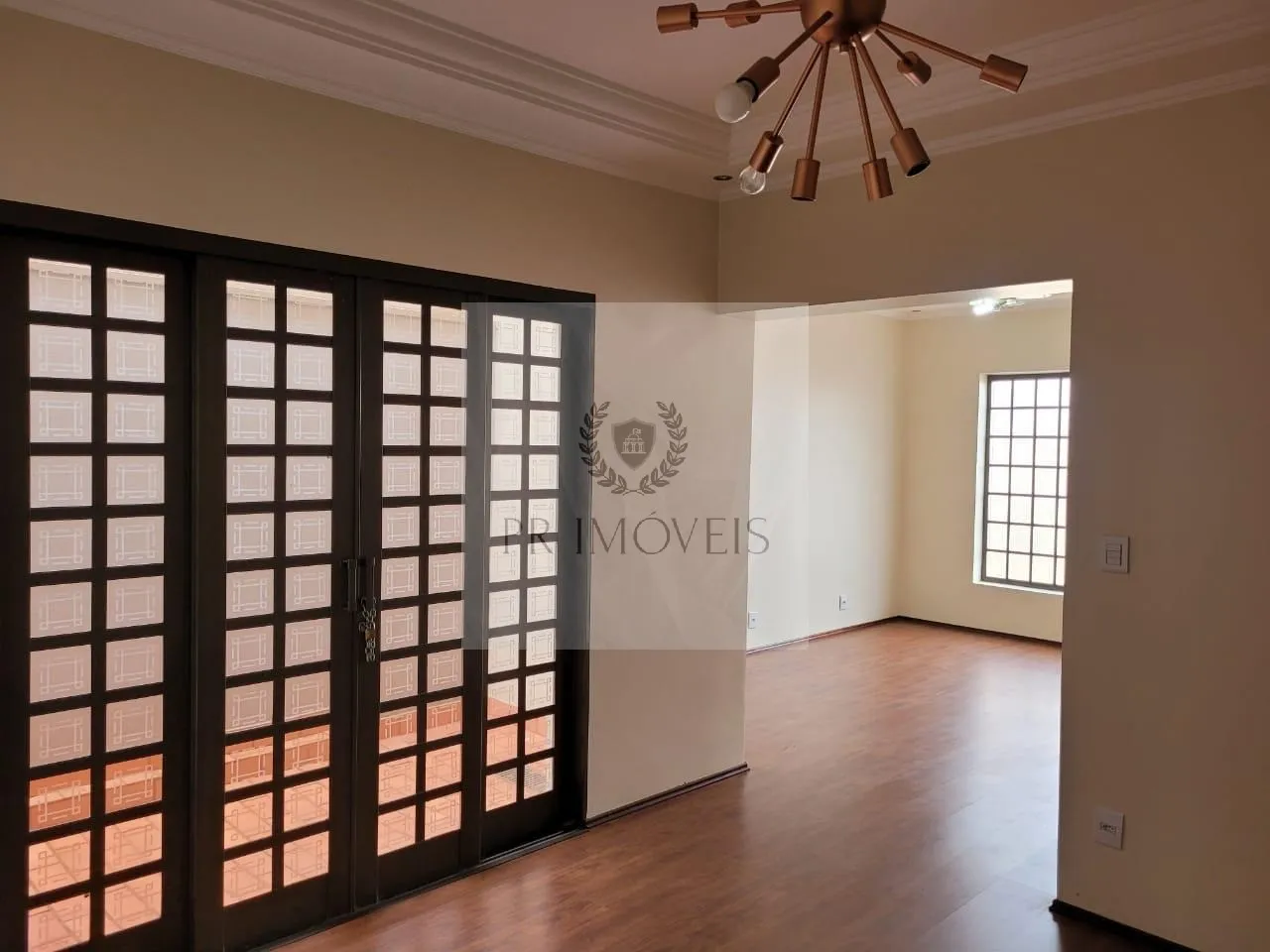Foto do imóvel Imperdível! Casa à venda em Araraquara-SP, Vila Suconasa: 3 quartos, 2 suítes, 2 salas, 2 vagas de garagem, 242m².