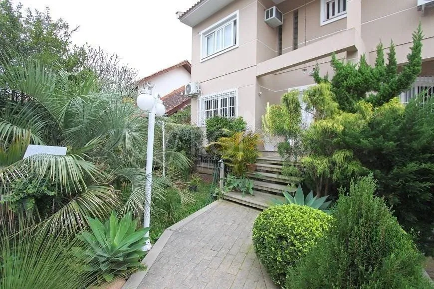 Imagem EXCELENTE CASA COM 4 DORMITÓRIOS, 6 VAGAS DE GARAGEM E VISTA PANORÂMICA.