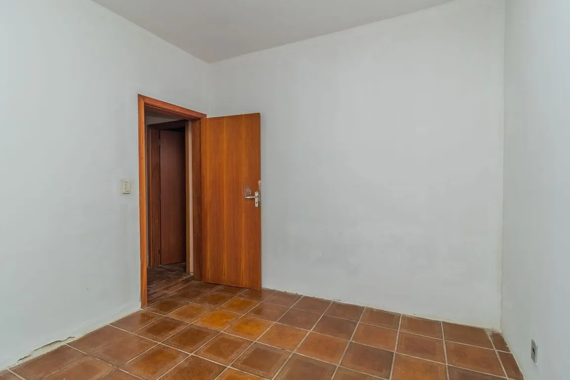 Imagem Casa de 4 dormitorios à venda Avenida Tramandaí, Ipanema - Porto Alegre
