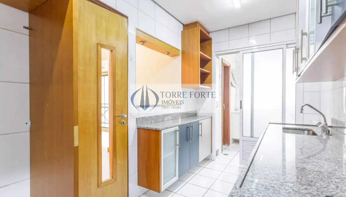 Imagem Lindo apartamento com 3 dormitórios, 2 vagas e varanda em Moema
