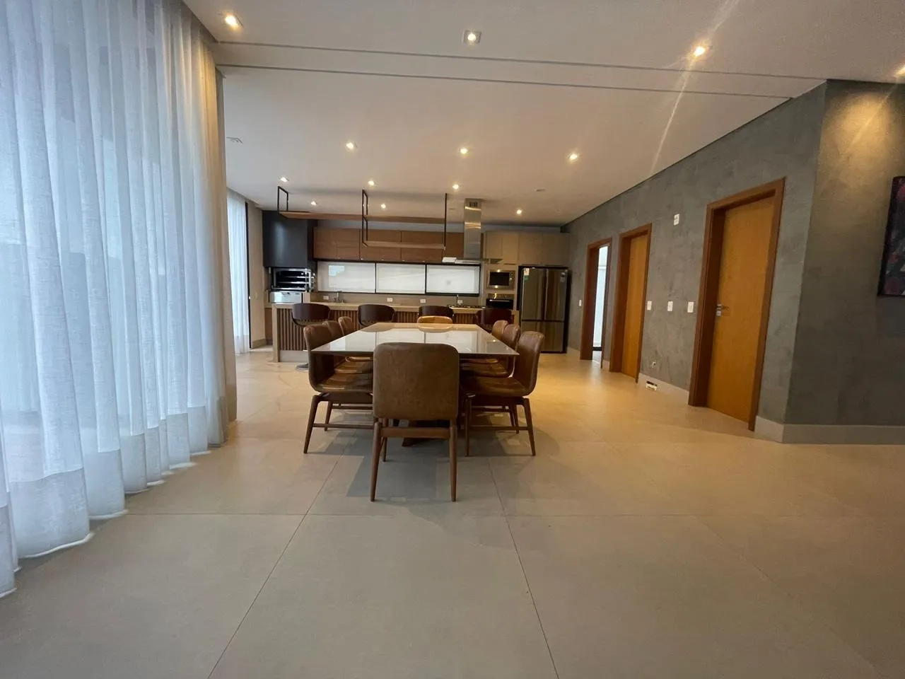Imagem Casa de Luxo Decorada em Alphaville Nova Esplanada IV ? Vista para a Reserva e Porteira Fechada
