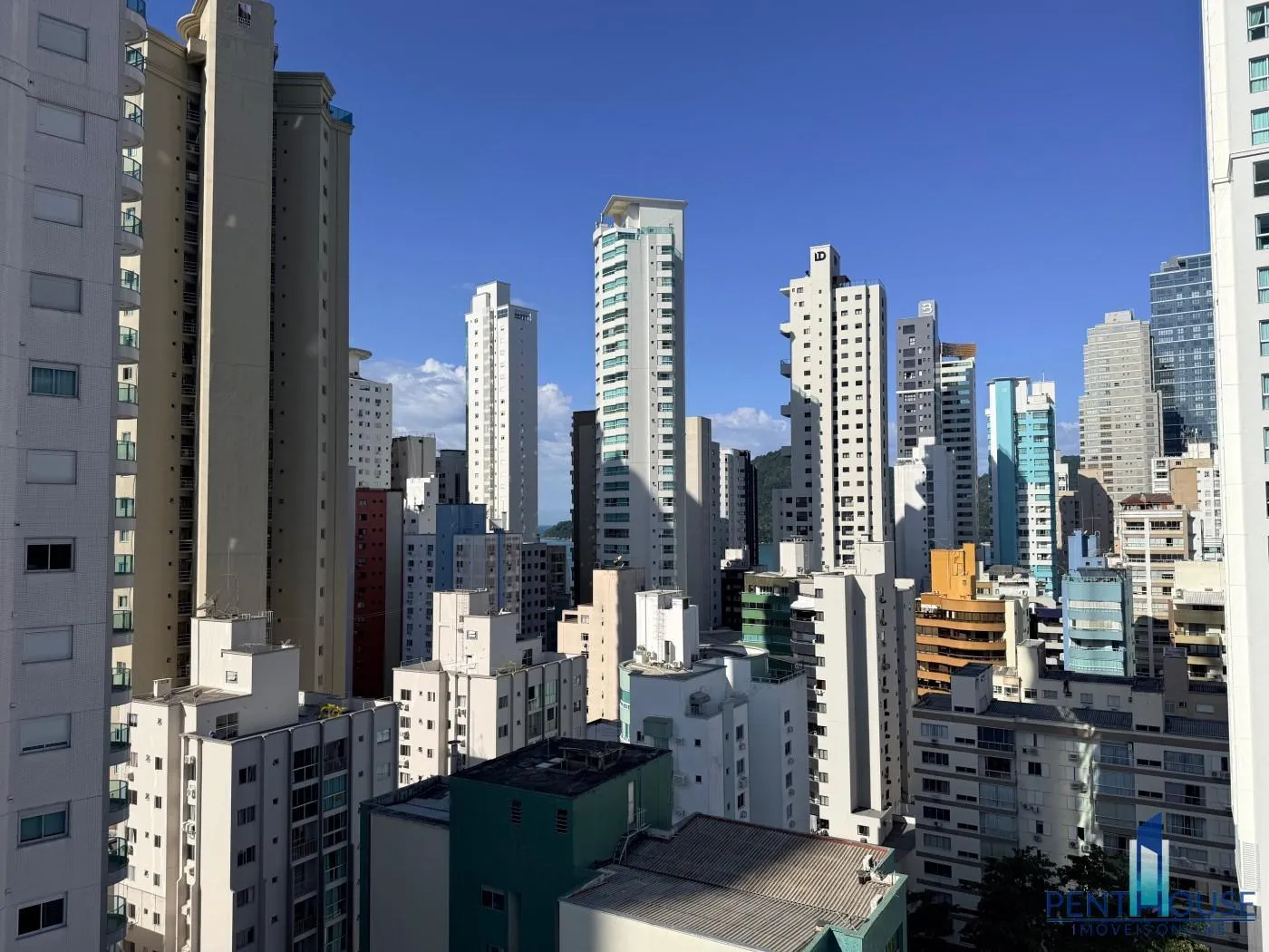 Imagem Cobertura para Venda em Balneário Camboriú, CENTRO, 3 dormitórios, 1 suíte, 3 banheiros, 3 vagas