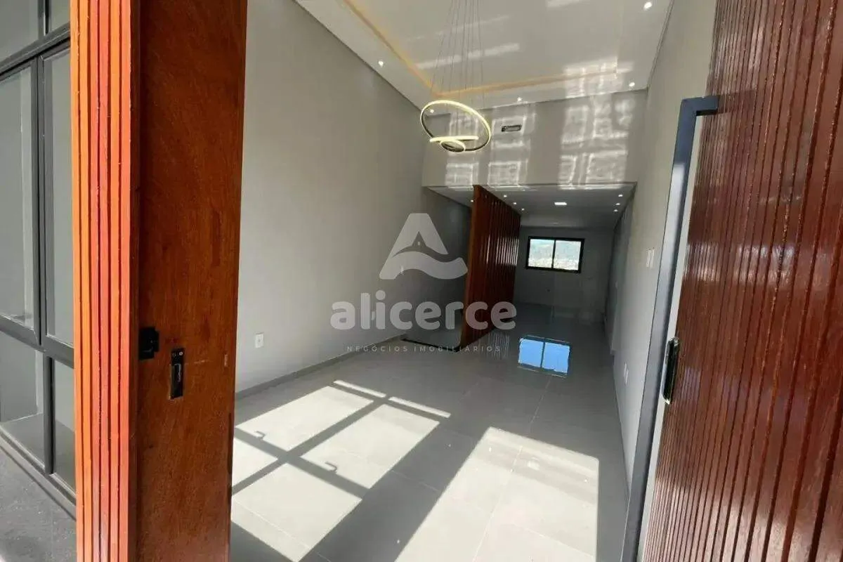 Imagem Casa à venda - 3 Dormitórios I 1 suíte I 180m² I Vaga de garagem - em Potecas, São José/SC