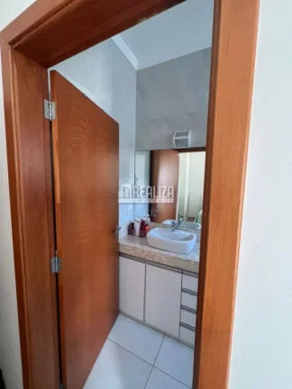 Imagem Casa com piscina aquecida e varanda gourmet no Condomínio Estância dos Ipês, em Uberaba!