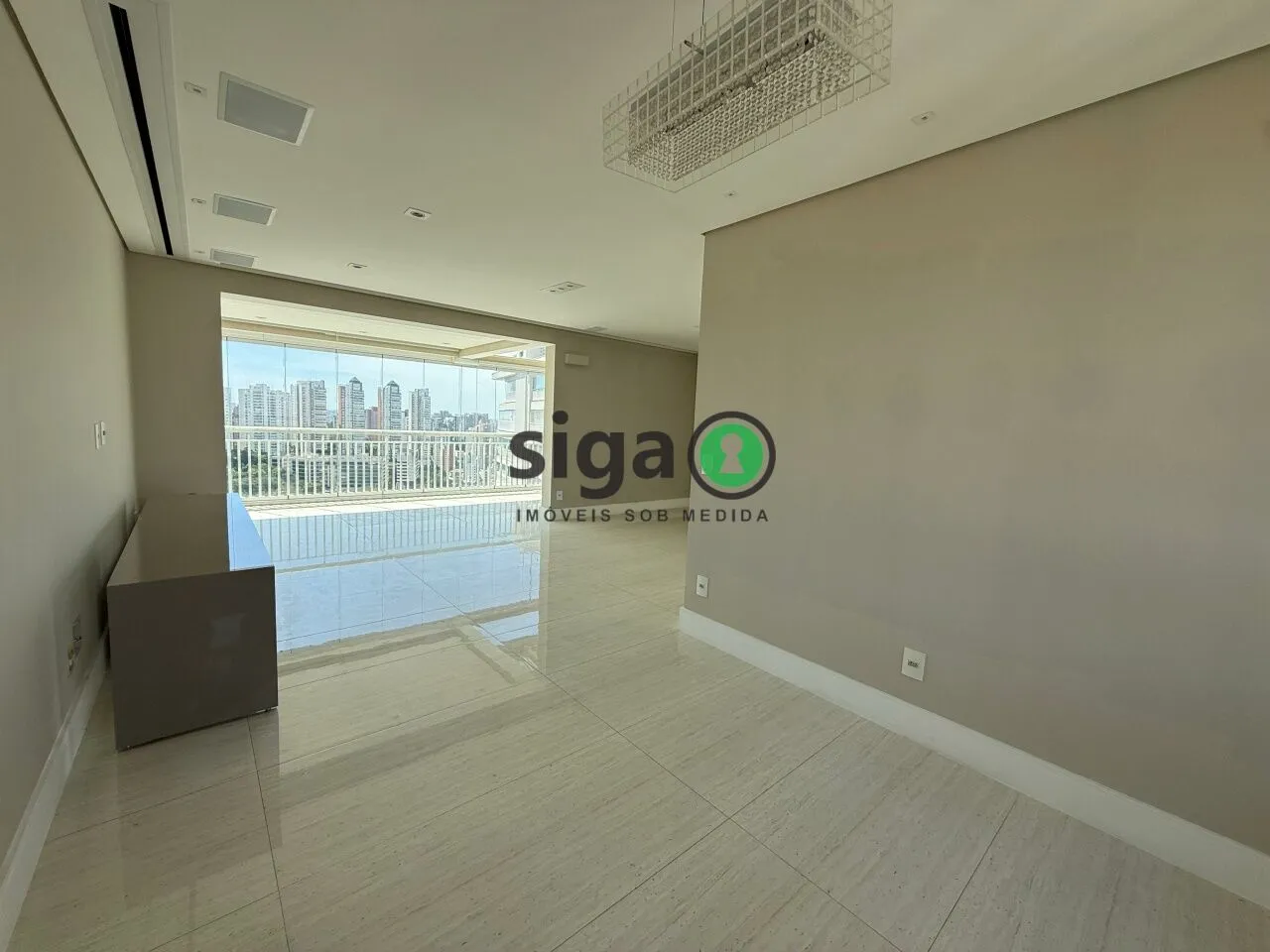 Imagem Cobertura para venda ou locação com 3 suites, 3 vagas, 250m2, na Vila Andrade.