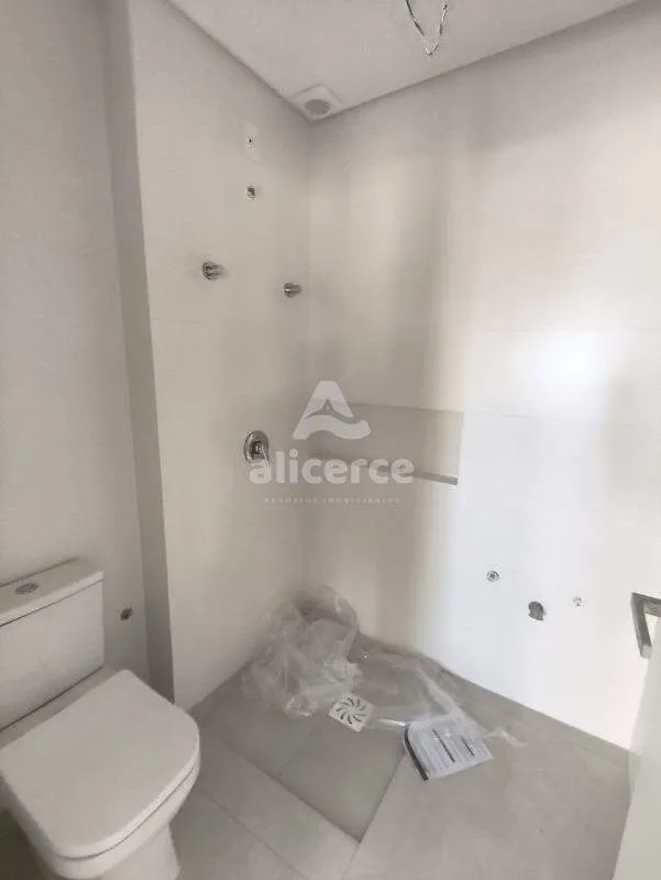 Imagem Apartamento à venda com 2 quartos 1 suíte, 66,23m² em Barreiros São José