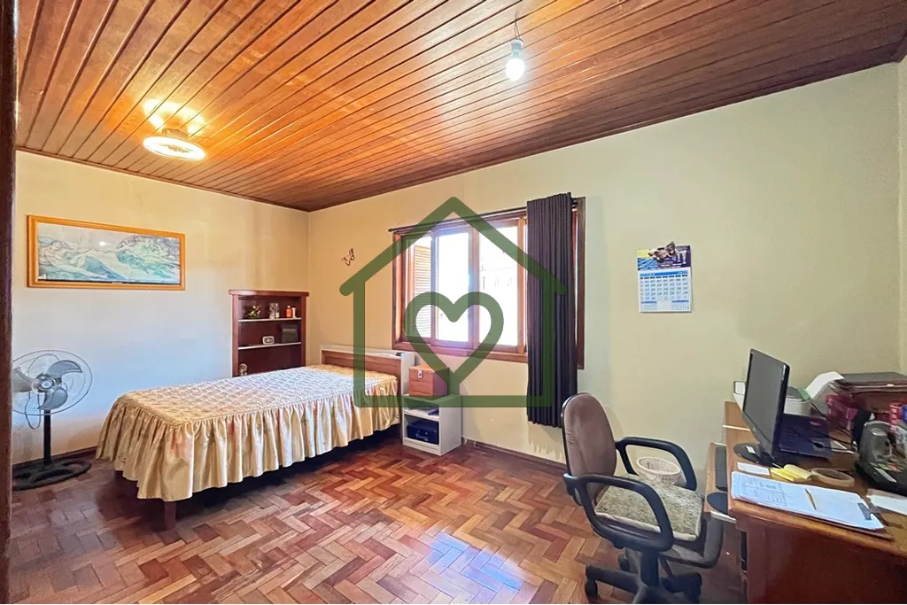 Imagem Casa térrea com dois dormitórios de ótimos tamanhos, sala ampla, cozinha com armários, banheiro ...