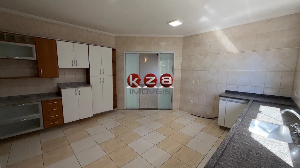 Imagem Casa térrea em Condomínio Residencial Maria Regina, Valinhos-SP: 3 quartos, 1 suite, 2 salas, 3 banheiros, 2 vagas, 222m².
