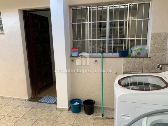 Imagem SOBRADO com 5 suítes, edícula e 3Vagas próx. ao Bosque Maia