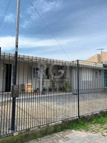 Imagem Casa para Venda - 131.65m², 3 dormitórios, 4 vagas - Parque da Matriz