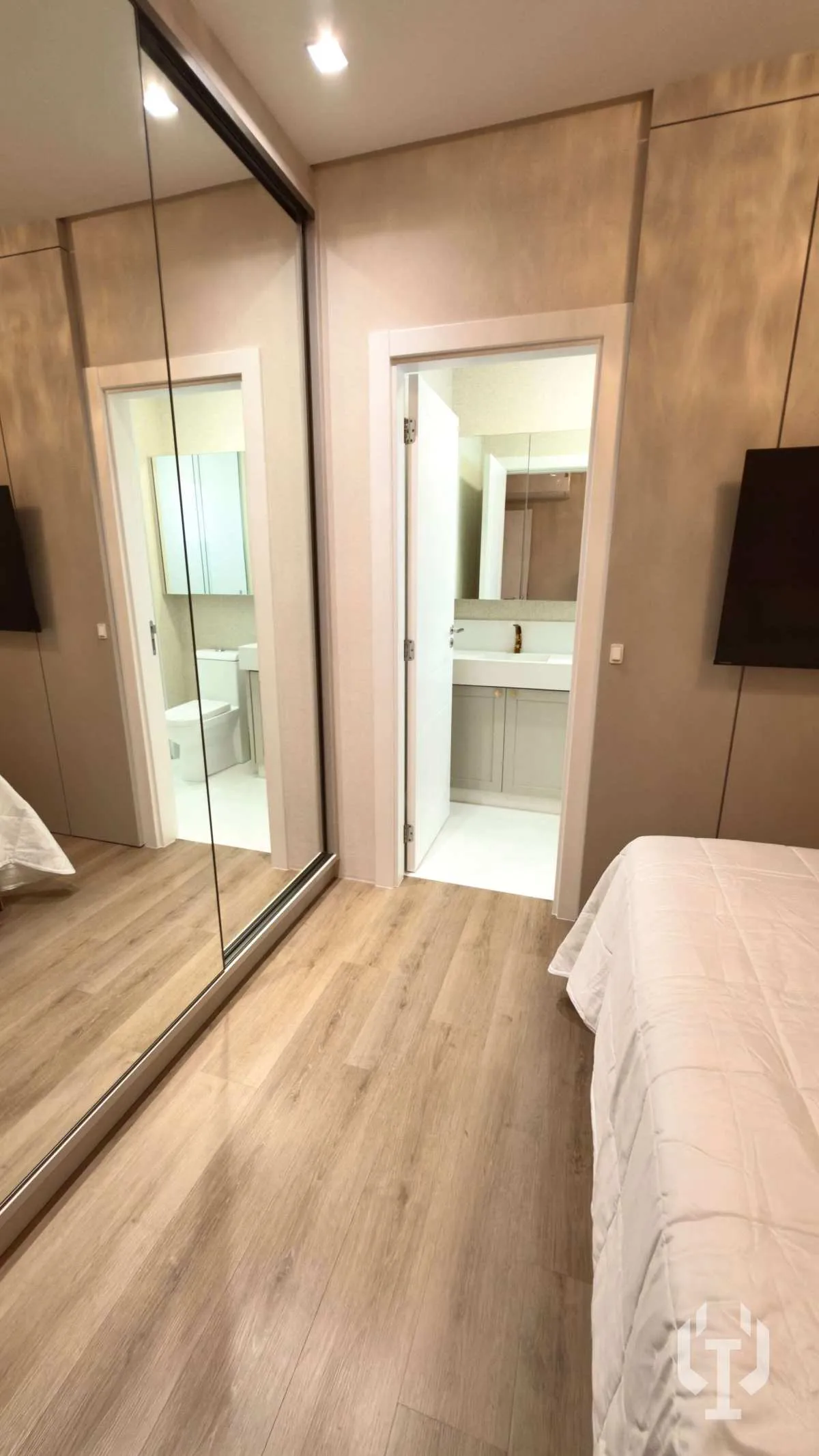 Imagem Apartamento San Lorenzo Dallo à venda, com 4 suítes, 4 vagas e finamente mobiliado no centro de Itapema