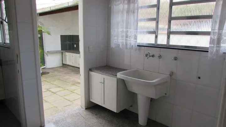 Imagem Casa com 3 Quartos à Venda, 360 m² em Várzea - Teresópolis