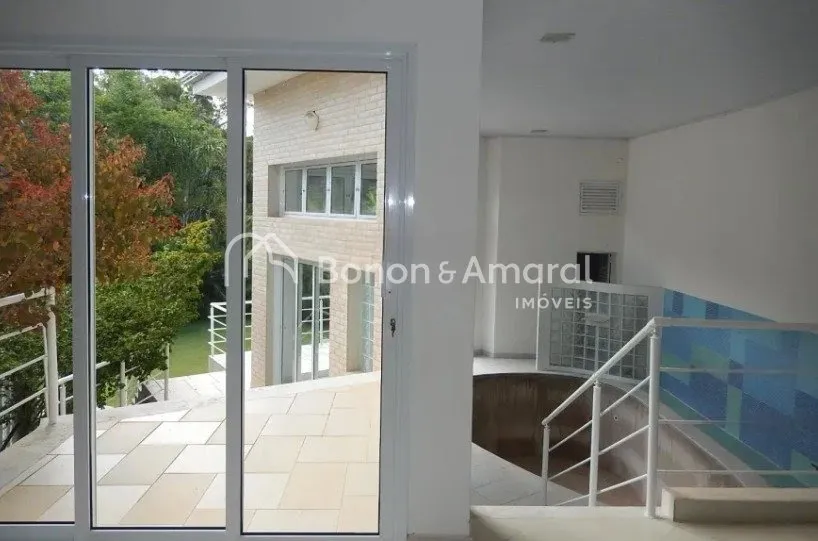 Imagem "Casa Elegante e Aconchegante em Condomínio com Lazer Completo"