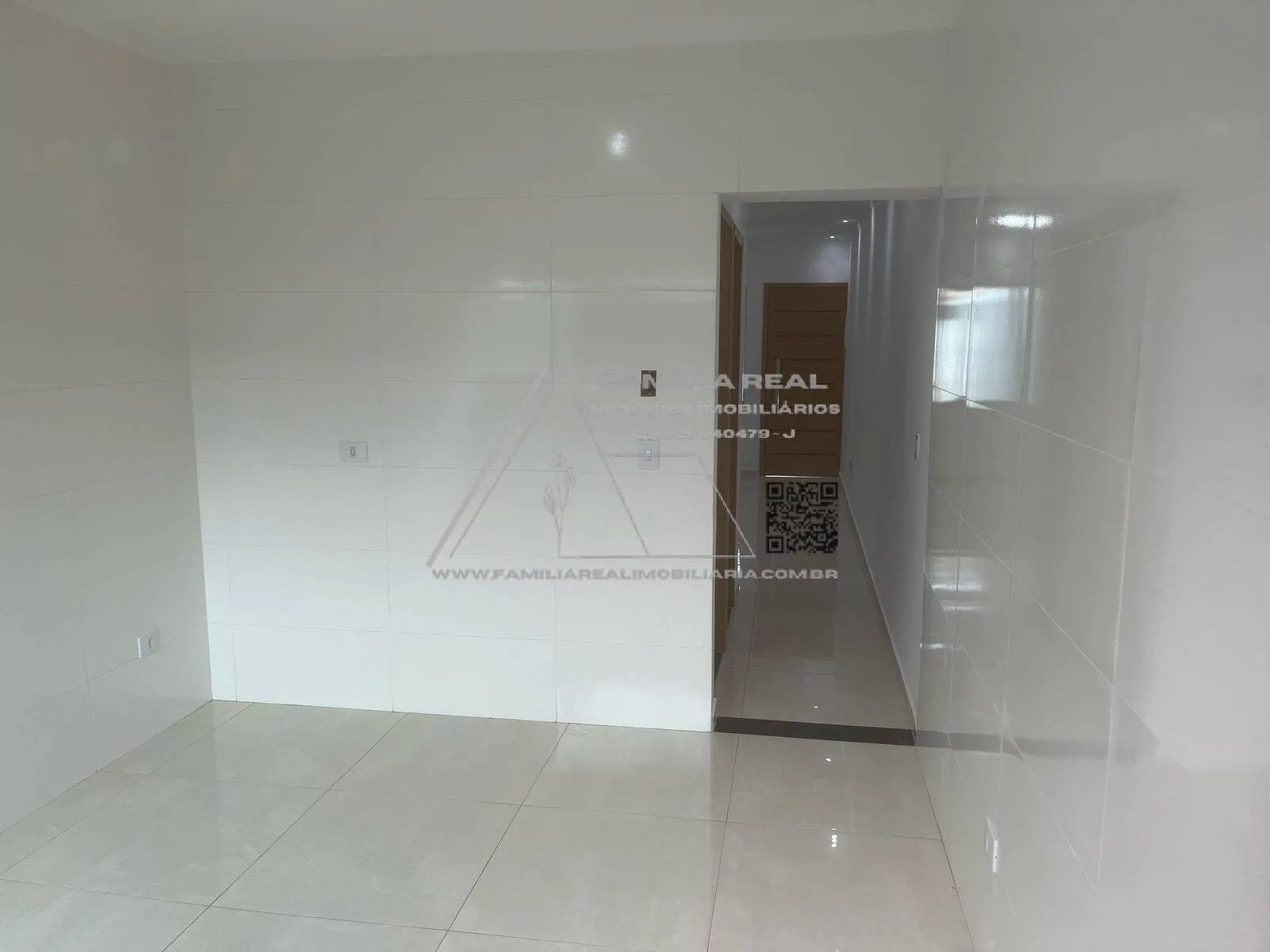 Imagem Sobrados novos, com 03 Dormitórios, sendo 01 Suíte, com varanda e 02 Vagas de Garagem, 01 Coberta, à Venda, no Artur Alvim, na Vila Nhocuné.