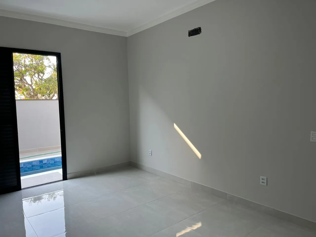 Imagem Casa de alto padrão em condomínio no Brigadeiro Tobias, Sorocaba-SP: 3 quartos, 3 suítes, 1 sala, 4 banheiros, 4 vagas, 198m². Venda ou aluguel!