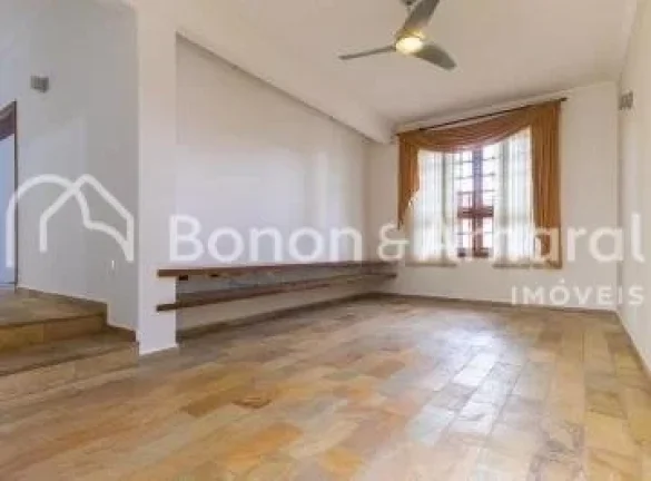 Imagem Ampla e confortável, esta excelente residência conta com 330m² de área construída, oferecendo e...