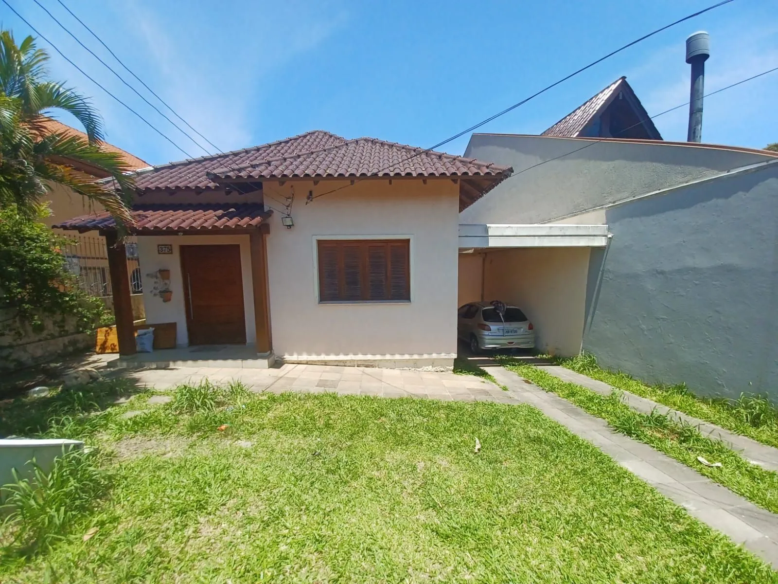 Imagem Casa de 3 quartos, suíte e patio no bairro Medianeira em POA