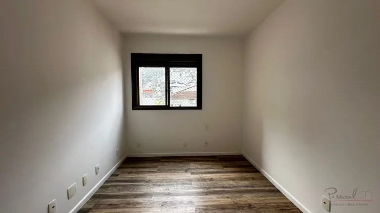 Imagem Apartamento com 93m² de área privativa, semimobiliado, 3 dormitórios (sendo 1 suíte), 1 banheiro...