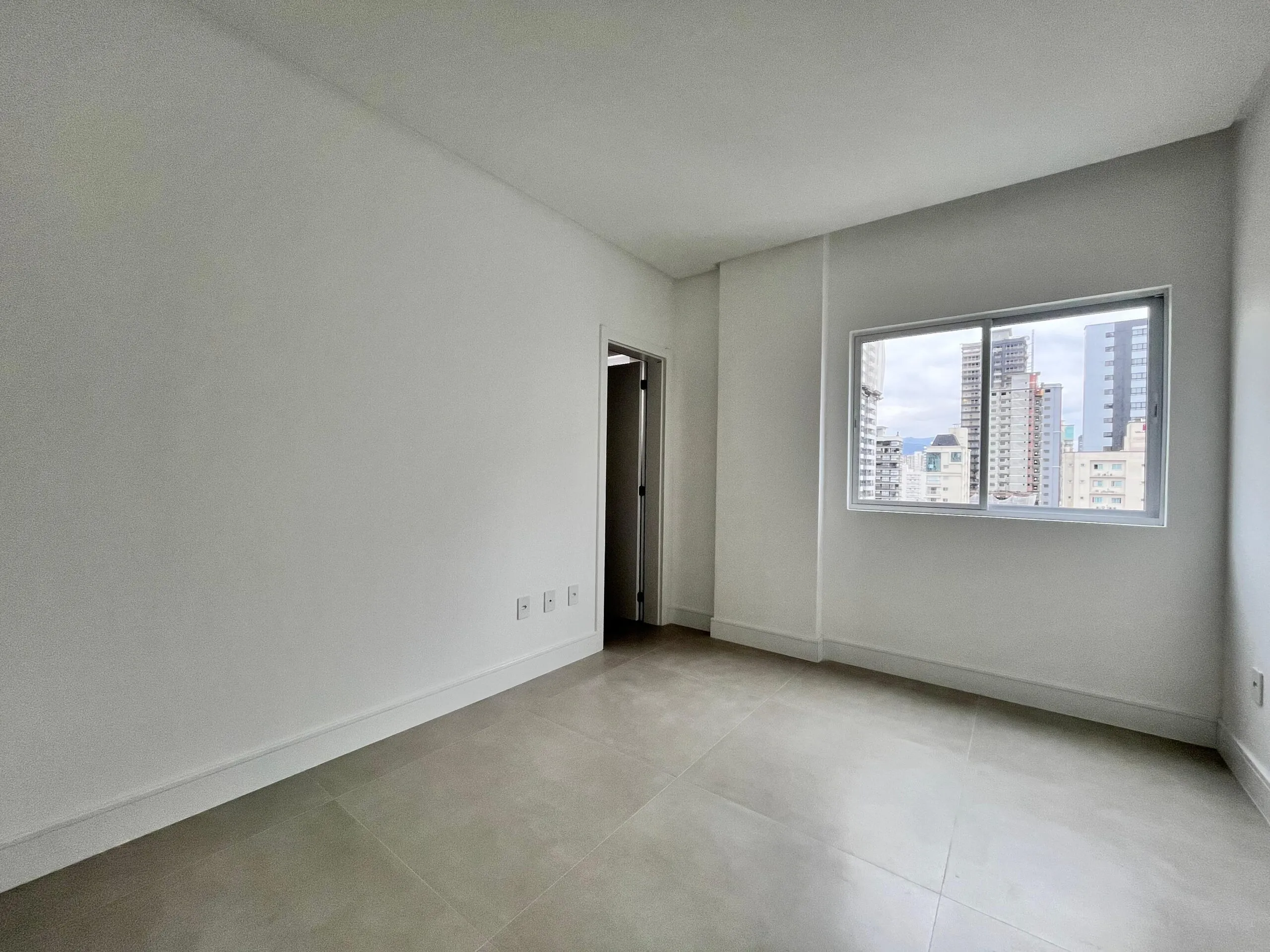 Imagem Apartamento à venda com 175m2 por R$ 2.220.000,00