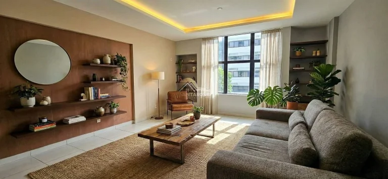 Imagem Sala comercial reformada, andar alto e vista livre. Copa e banheiro. Condomínio baixo. Em Brotas, p