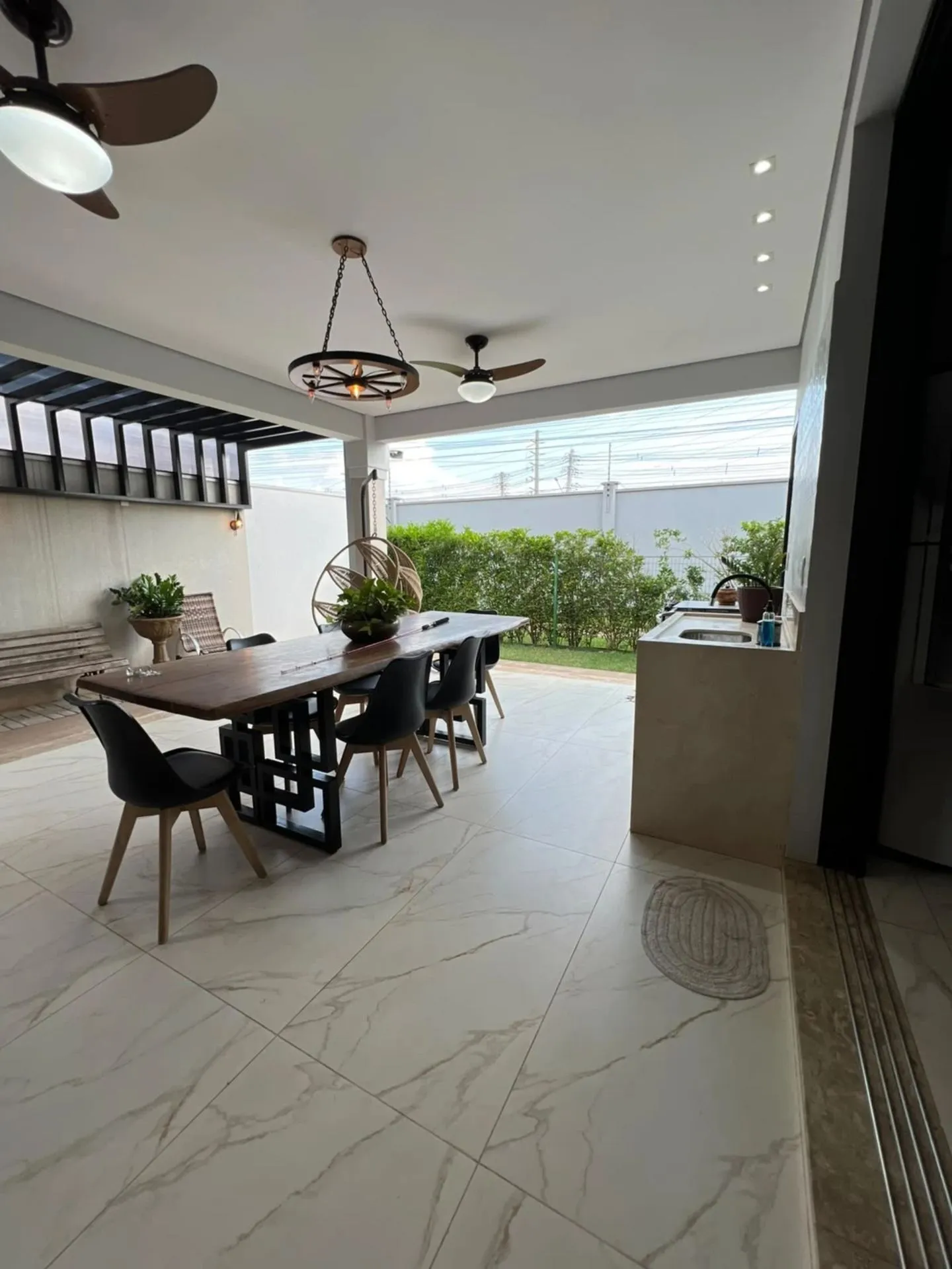 Imagem CASA TÉRREA À VENDA PRIMOR DAS TORRES 3 quartos, sendo 1 suíte