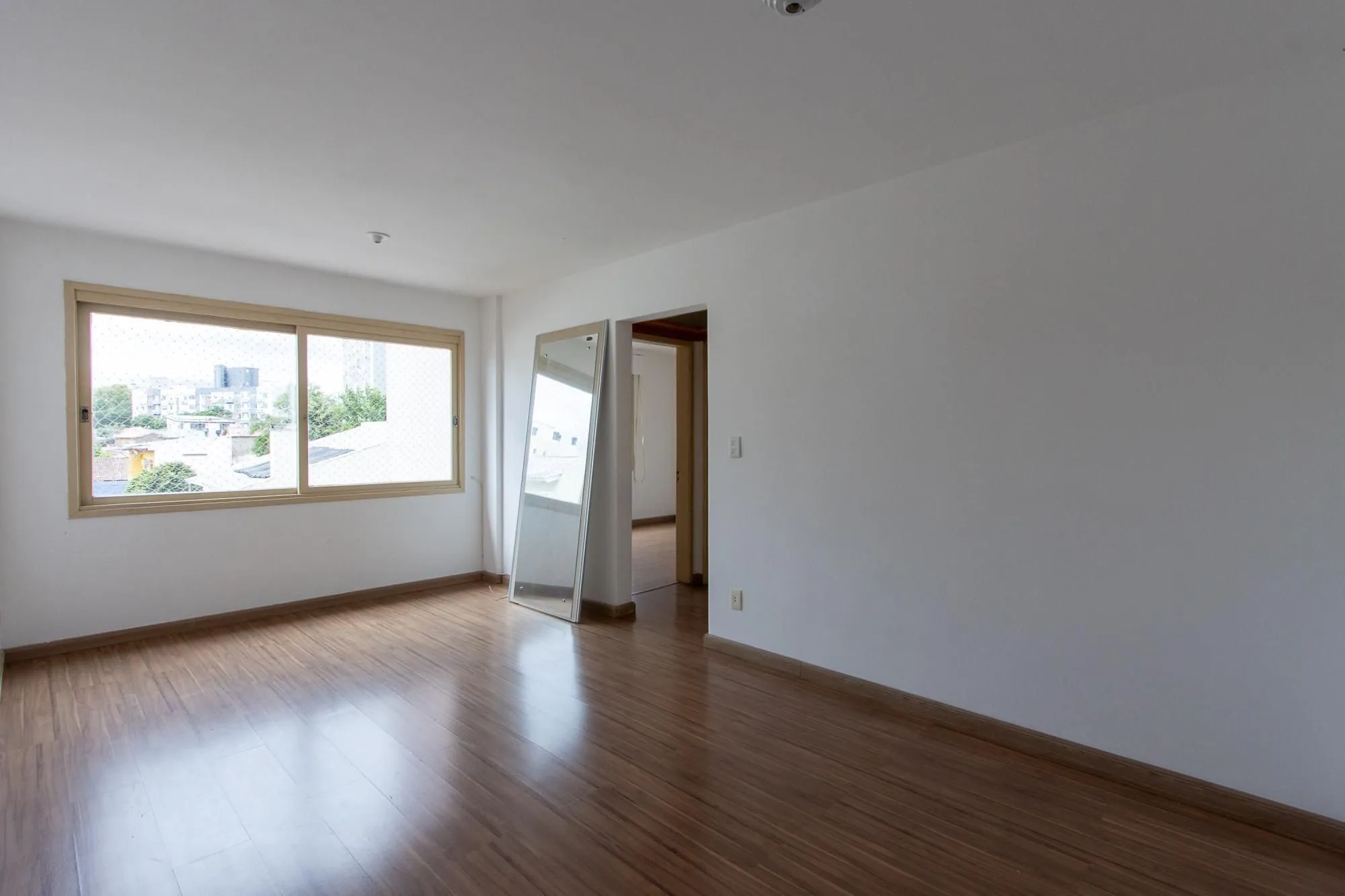 Imagem Apartamento 2 quartos, com 1 vaga escriturada - Bairro Tristeza