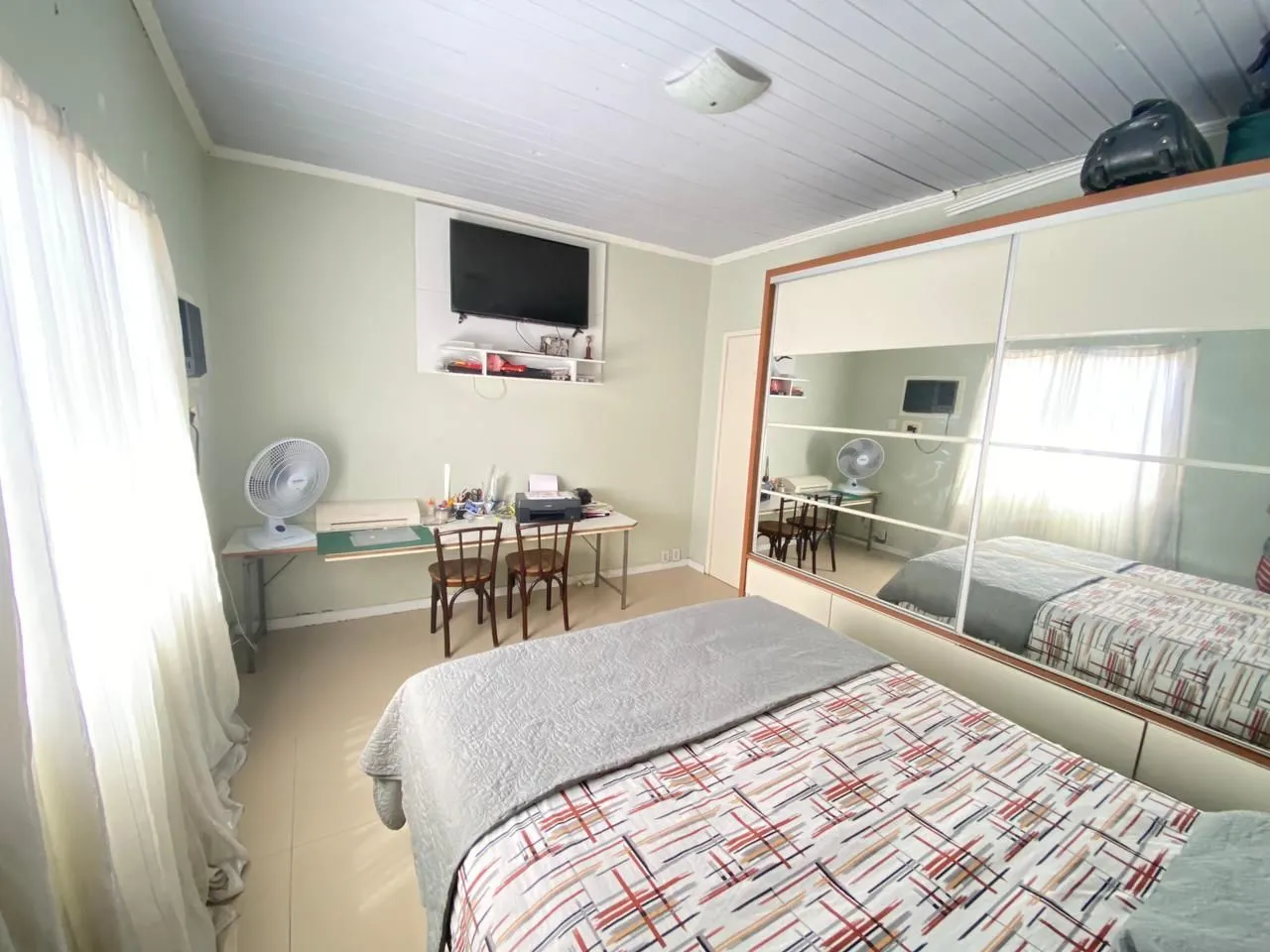 Imagem Casa 4 dormitórios I vaga 8 carros I Bairro Camaquã