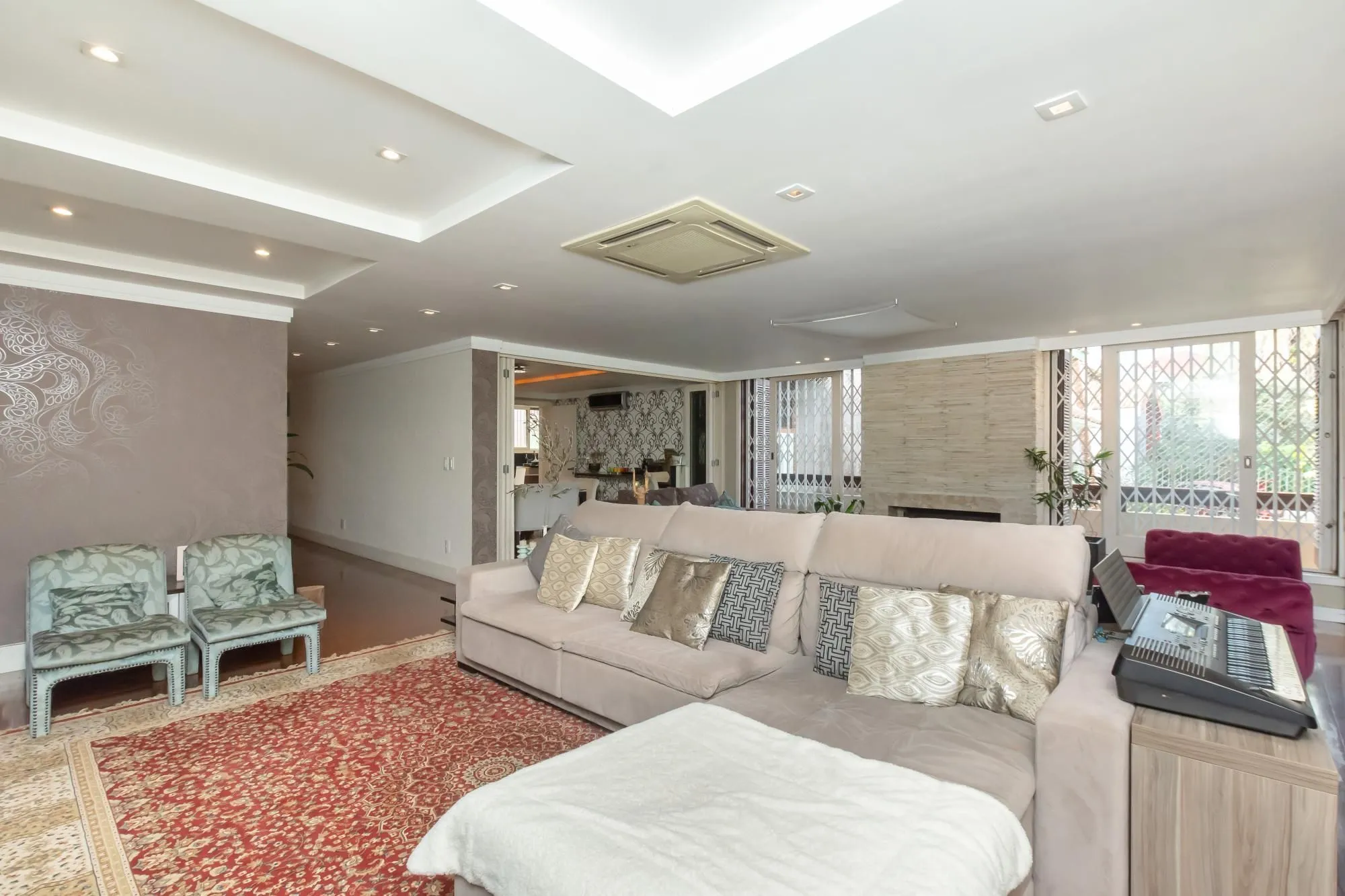 Imagem VENDA AMPLO APARTAMENTO RUA CALMA