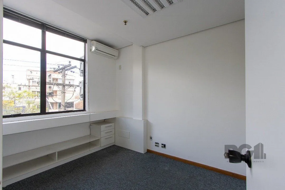 Imagem SALA COMERCIAL BAIRRO MENINO DEUS - 82m² DE ÁREA PRIVATIVA, 1 VAGA