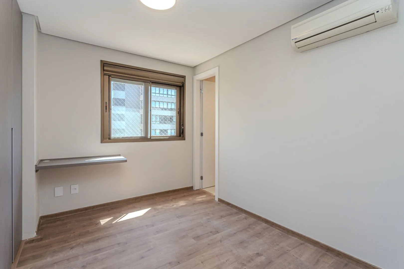 Imagem Apartamento no bairro Mont Serrat de 2 suítes e 2 vagas DESOCUPADO