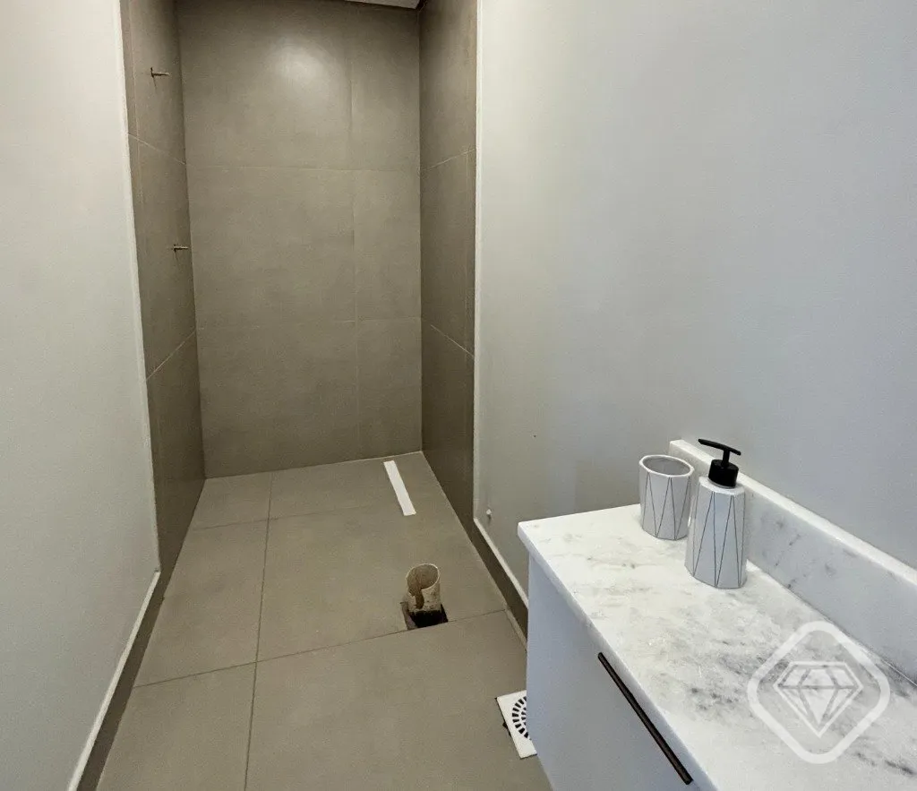 Imagem Casa nova, mobiliada e pronta para morar, em frente a uma linda praça na Zona Sul.

Ao entrar, o li...